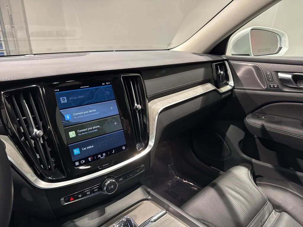 Used 2023 Volvo V60 B5 Cross Country Ultimate w/ Climate Package image 16