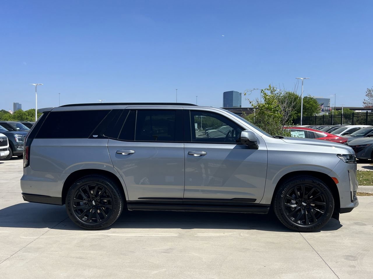 Used 2023 Cadillac Escalade Sport Platinum w/ LPO, ONYX Package image 3