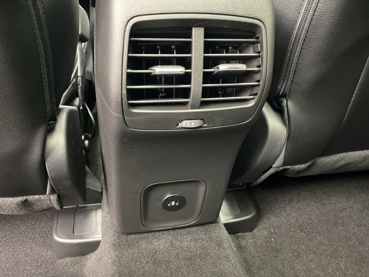 New 2024 Ford Escape SE w/ PHEV Premium Package FWD image 13