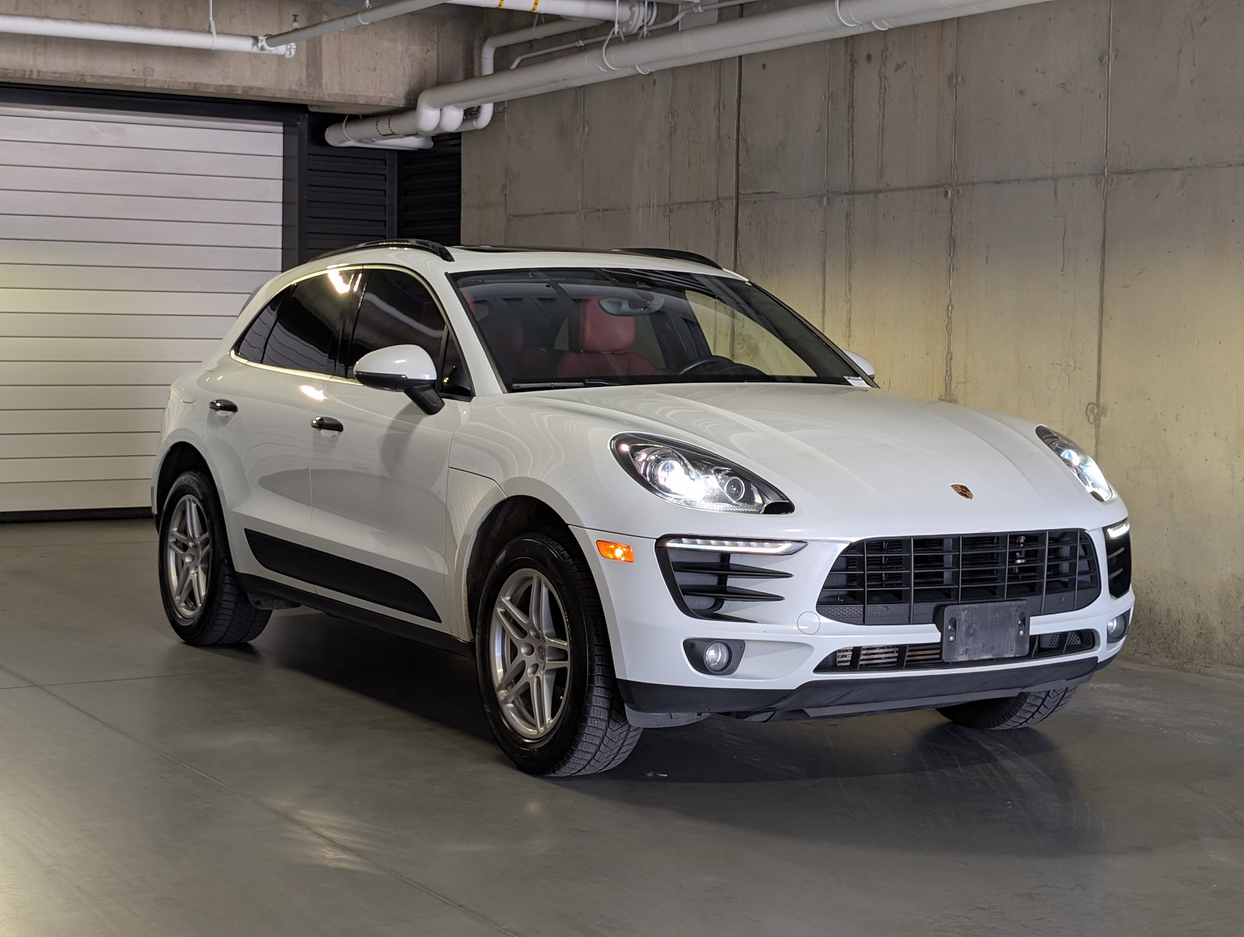 Certified 2018 Porsche Macan AWD/4WD image 11