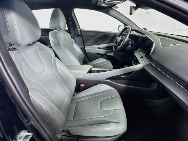 Certified 2025 Hyundai Elantra Limited FWD image 31