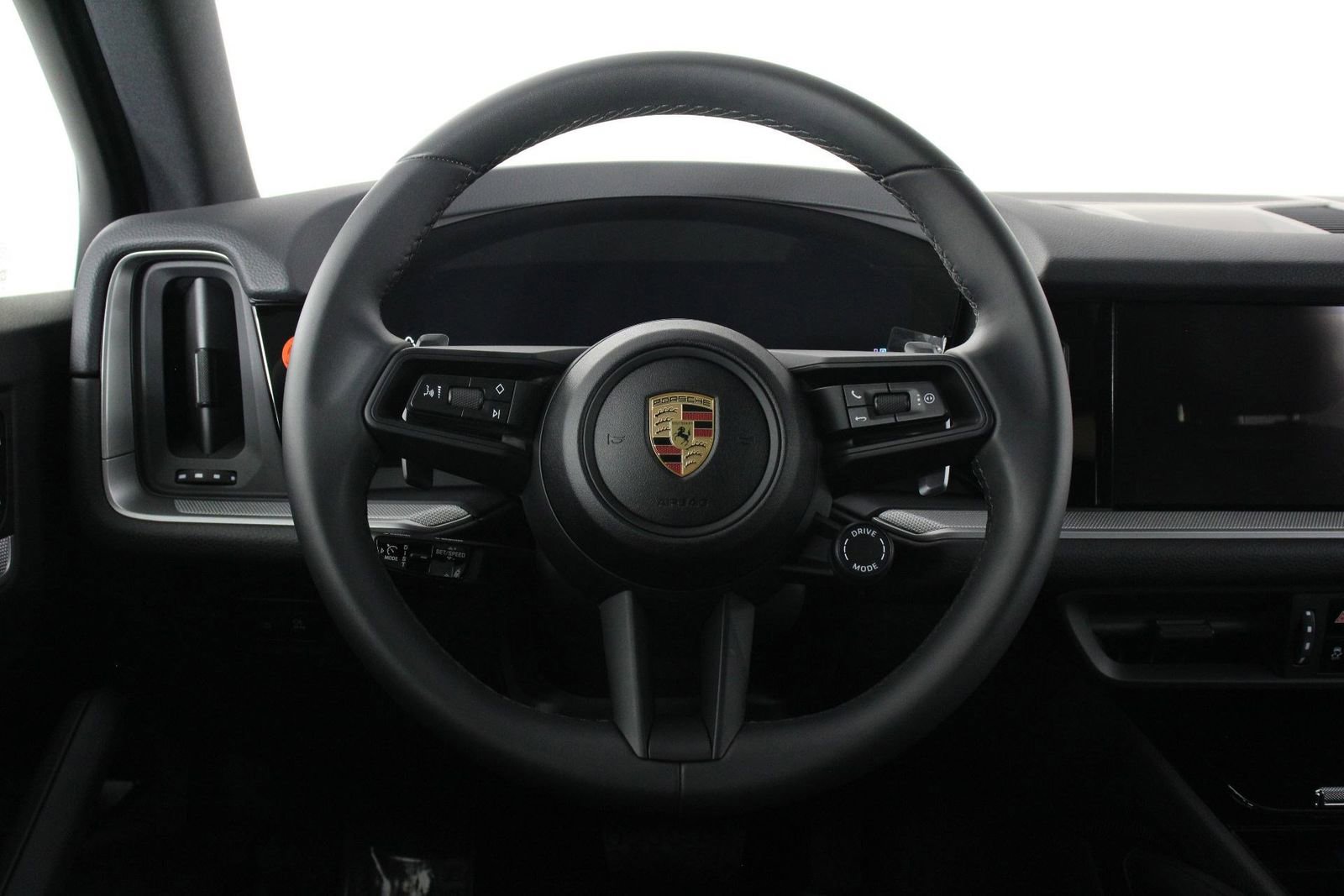 Certified 2025 Porsche Cayenne image 12