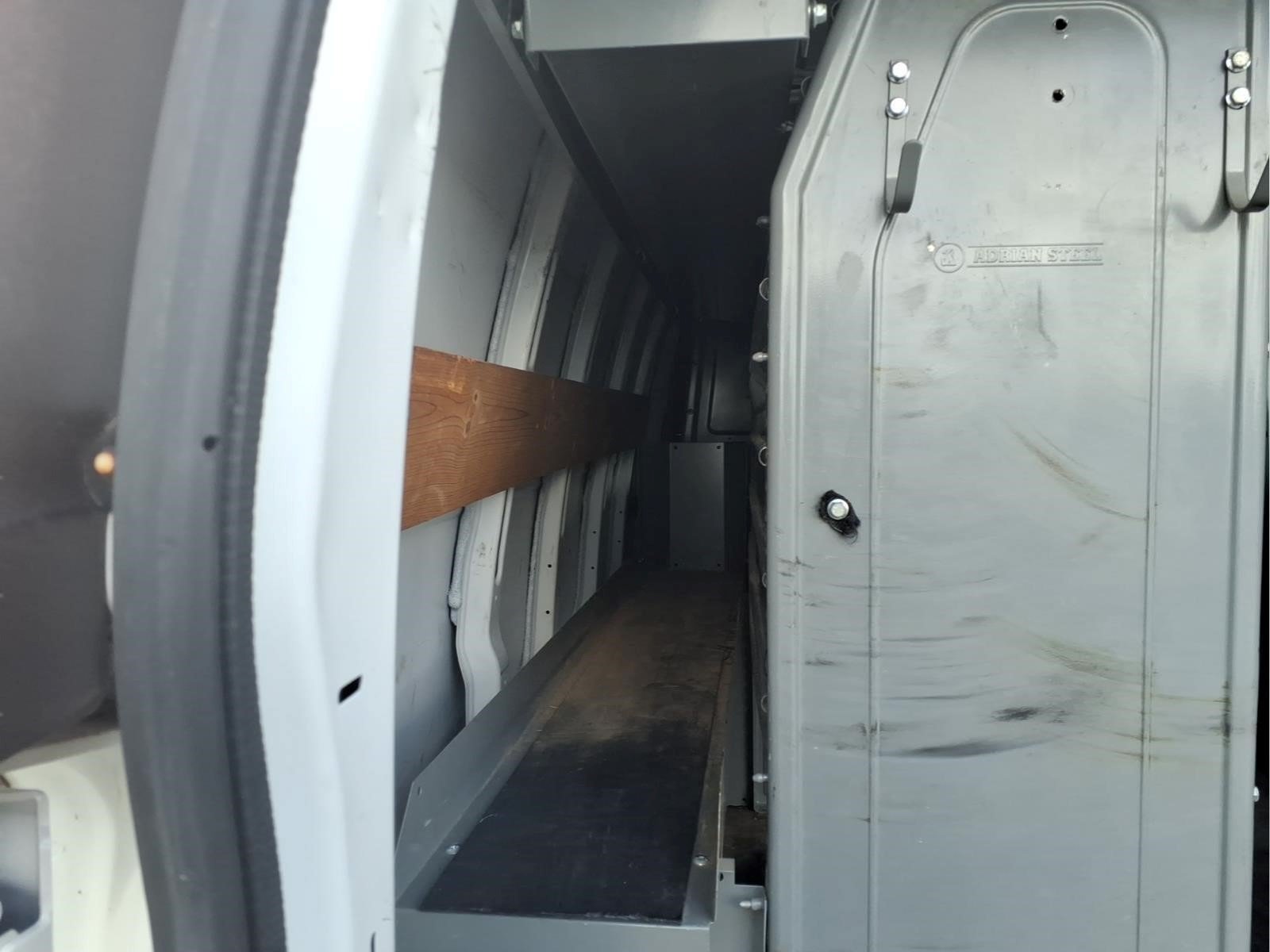 Used 2015 Chevrolet Express 2500 RWD image 23
