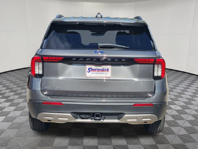 Used 2025 Ford Explorer Active w/ Active Comfort Package RWD image 7