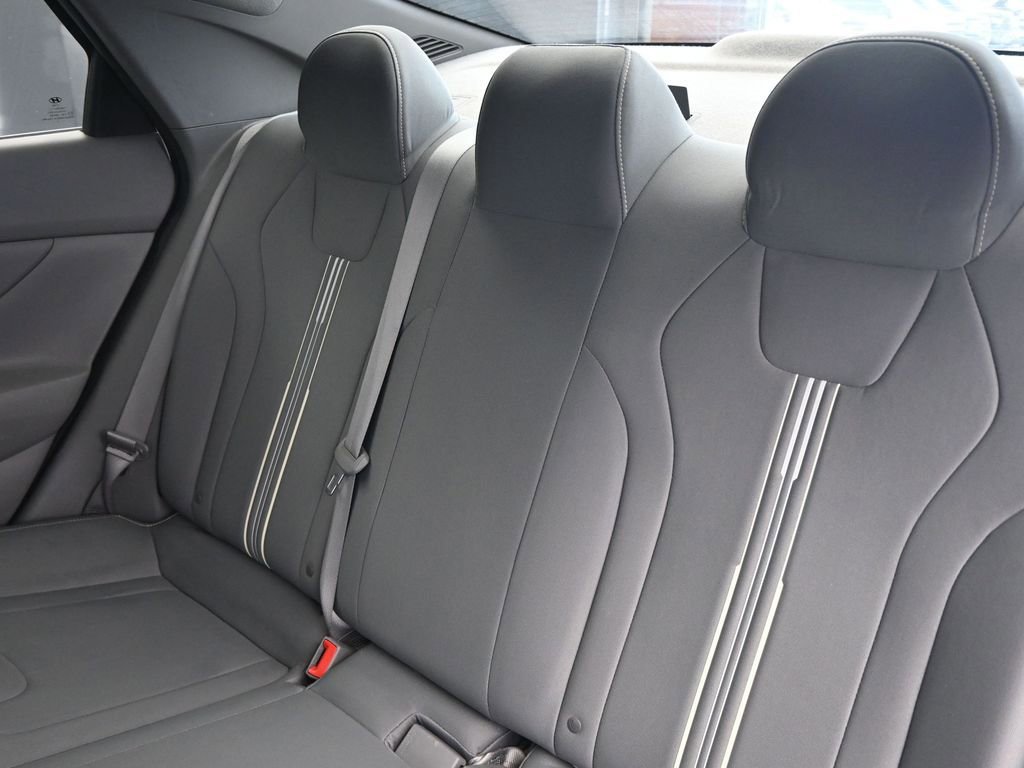Used 2023 Hyundai Elantra SEL FWD image 18