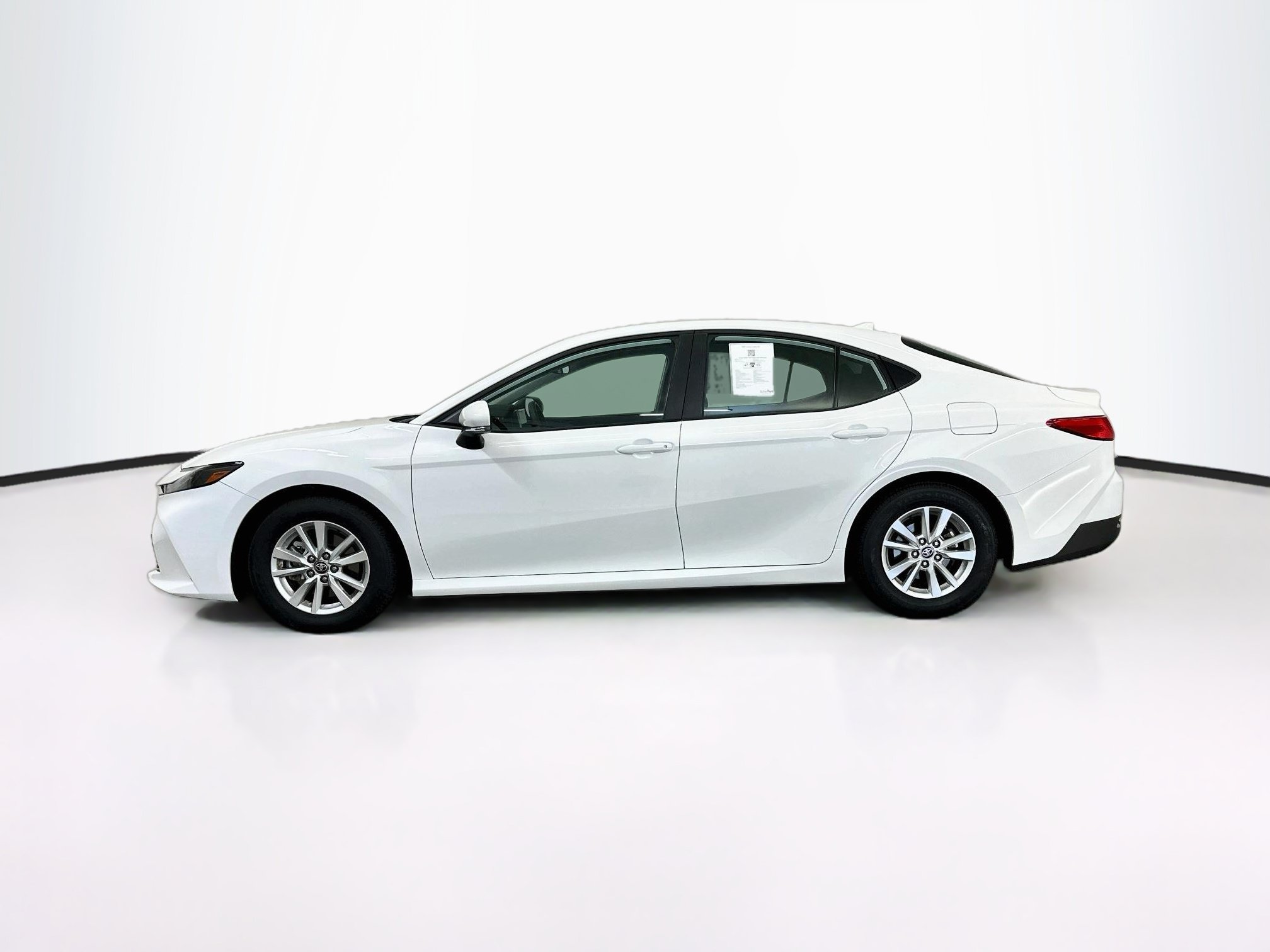Used 2026 Toyota Camry SE FWD image 4