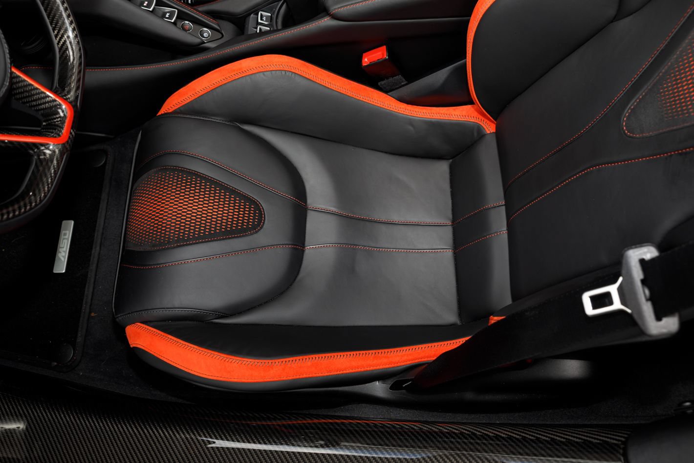 Used 2024 McLaren 750S Spider RWD image 49