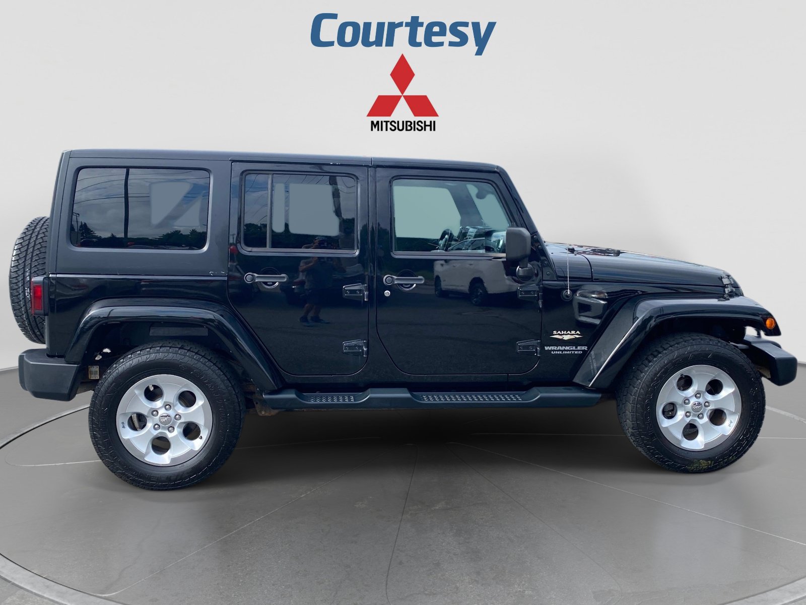 Used 2014 Jeep Wrangler Unlimited Sahara w/ Connectivity Group AWD/4WD image 7