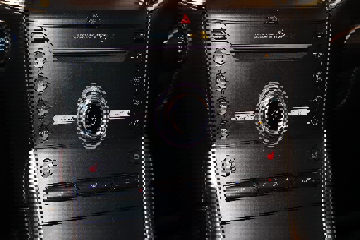 Used 2019 Ford Edge ST w/ Cold Weather Package image 40