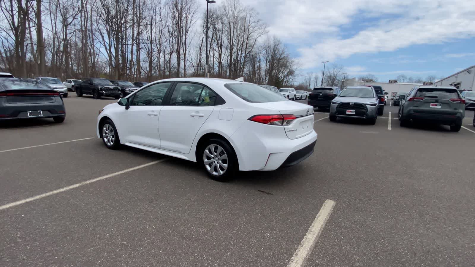 Used 2025 Toyota Corolla LE image 6