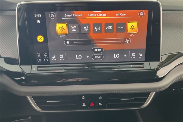 Used 2025 Volkswagen Atlas Peak Edition SE image 40