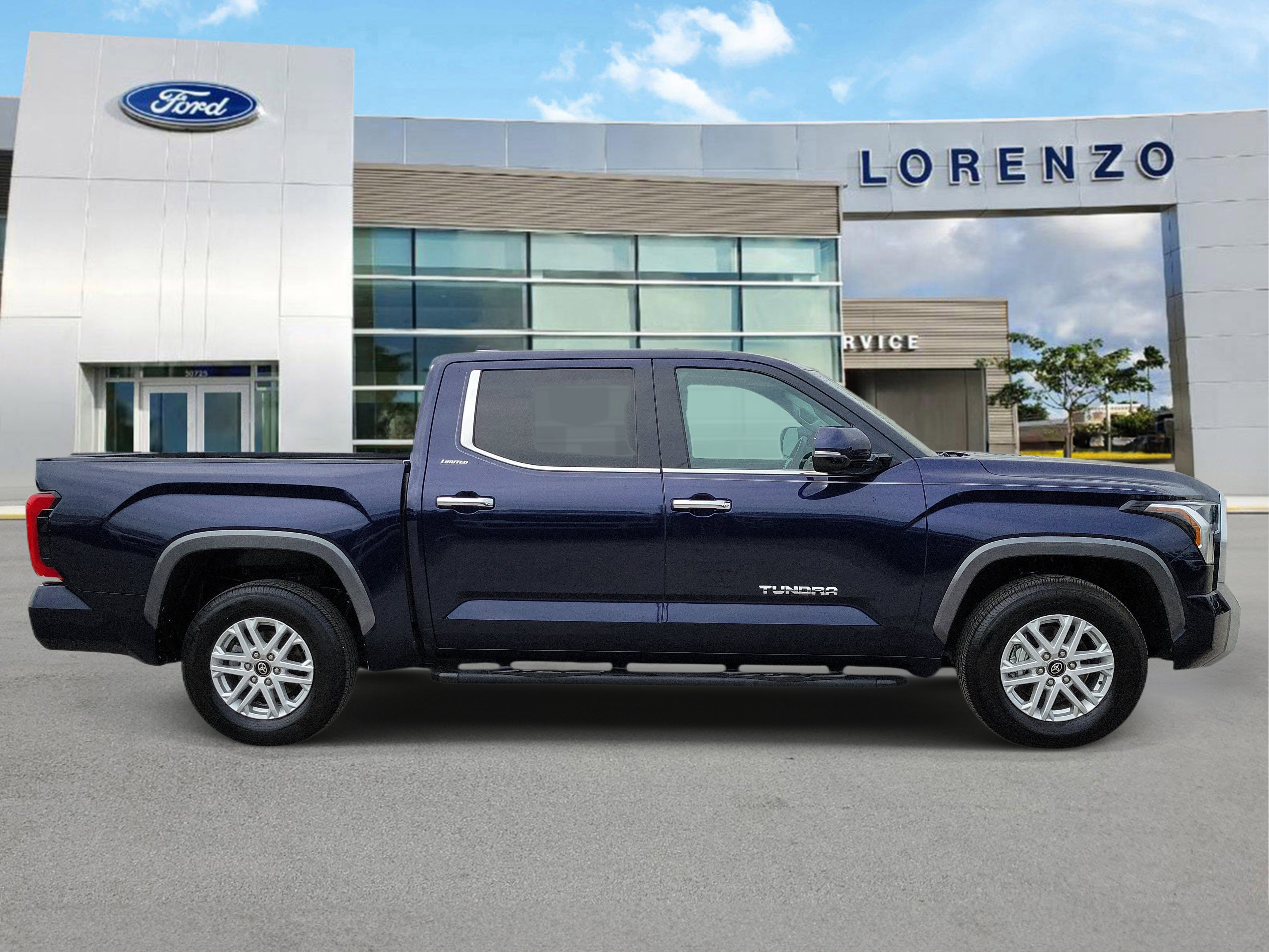 Used 2023 Toyota Tundra Limited w/ Power Package RWD image 4