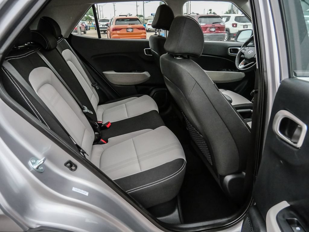 Used 2025 Hyundai Venue SEL FWD image 17