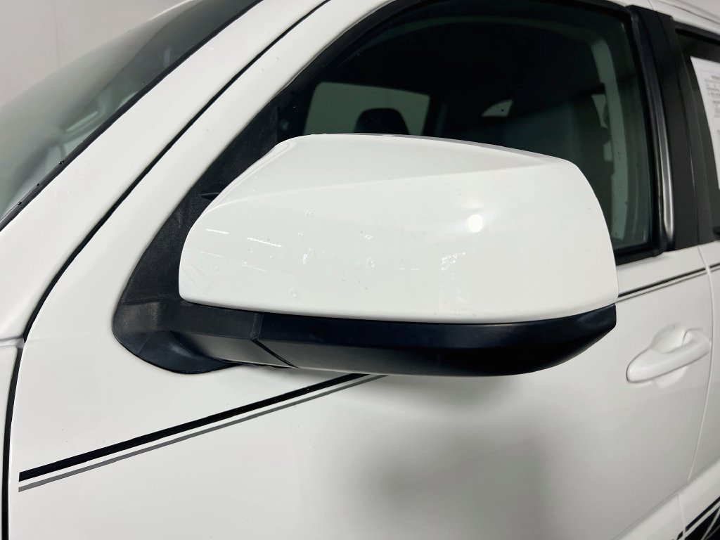 Used 2019 Toyota Tacoma SR w/ SR Convenience Package AWD/4WD image 9