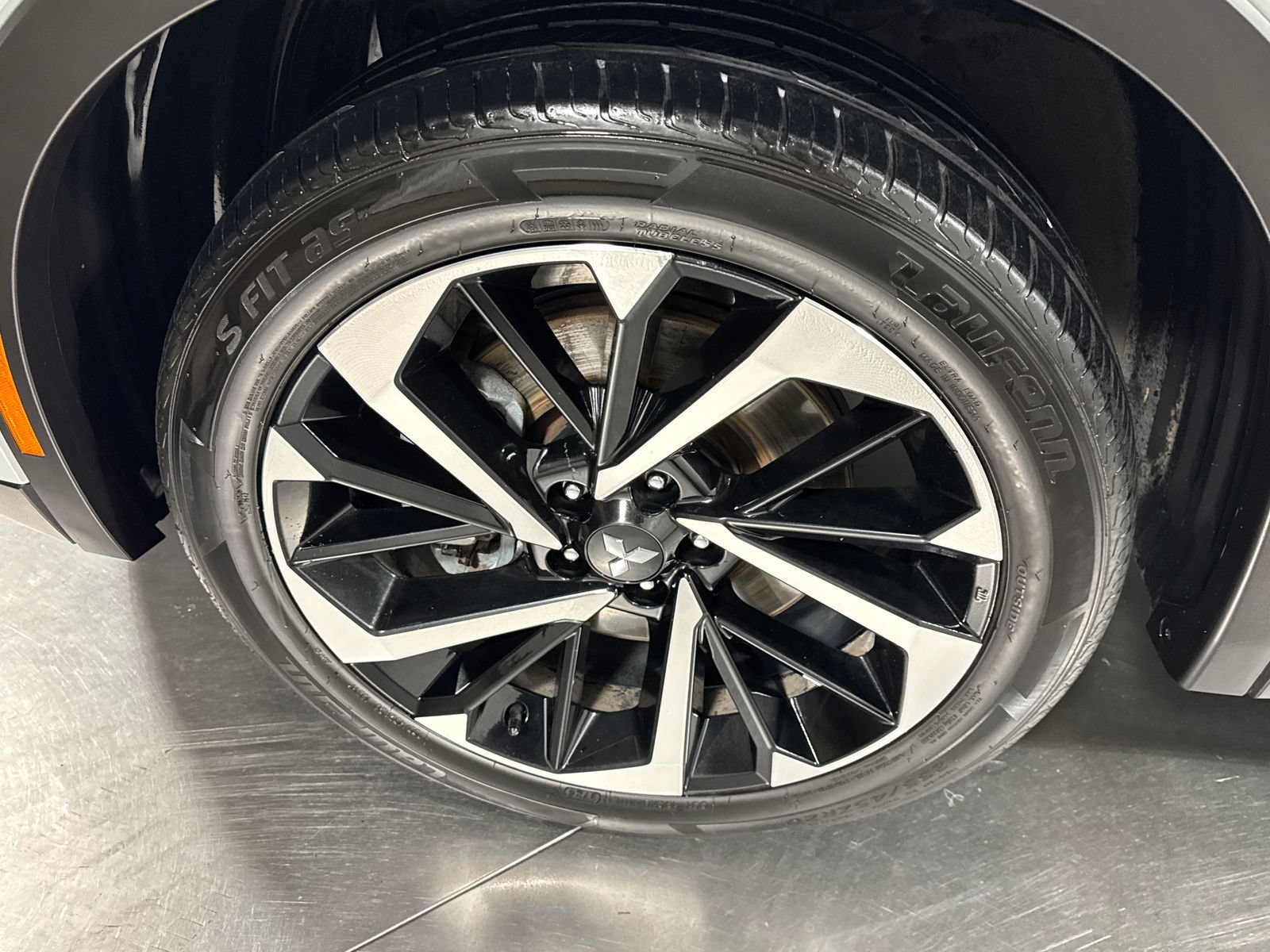 Used 2023 Mitsubishi Outlander SE AWD/4WD image 2