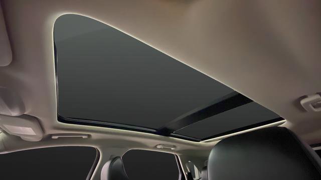 Used 2021 Ford Edge Titanium w/ Class II Trailer Tow Package image 12