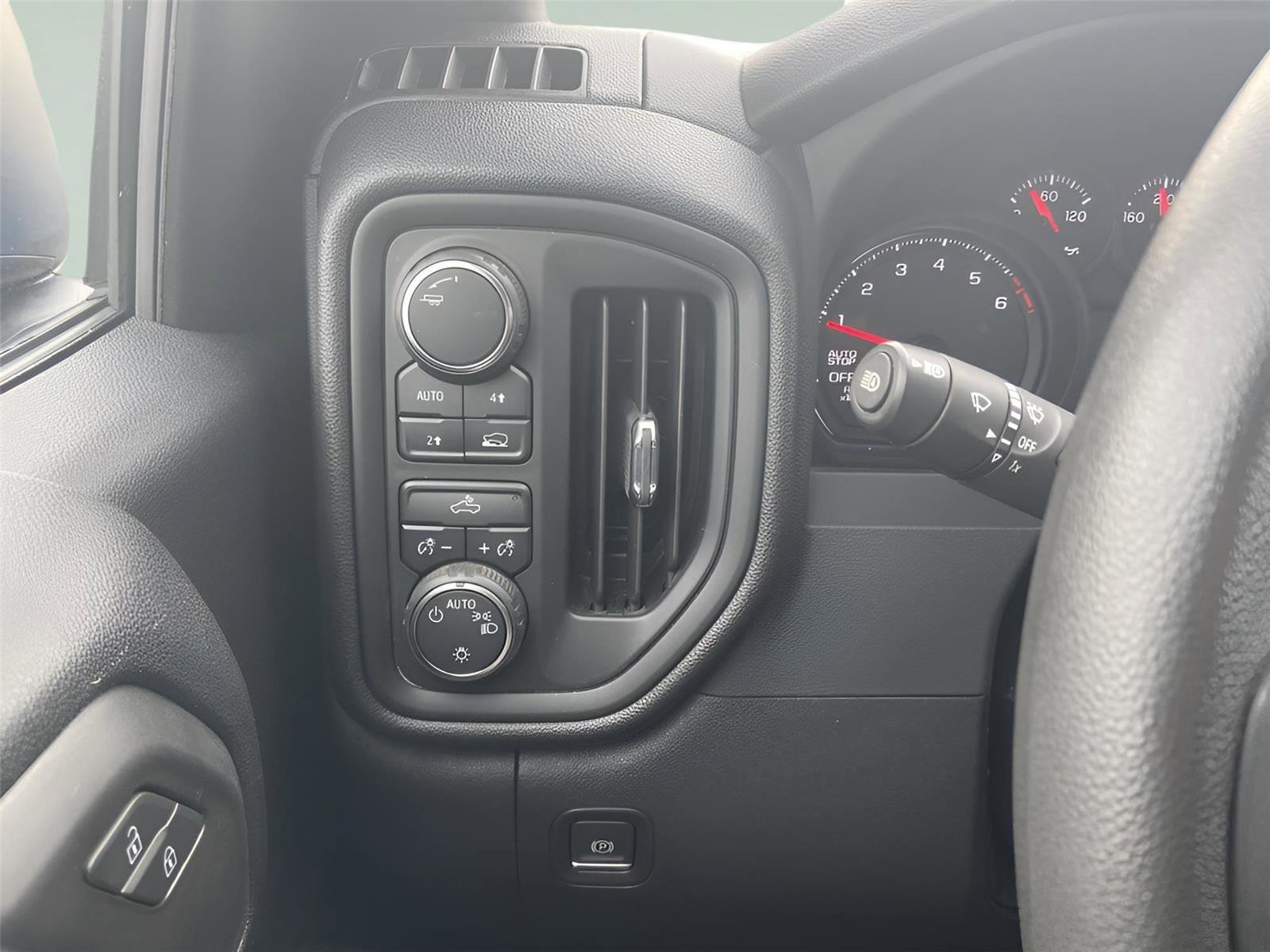 Used 2024 Chevrolet Silverado 1500 Custom image 24