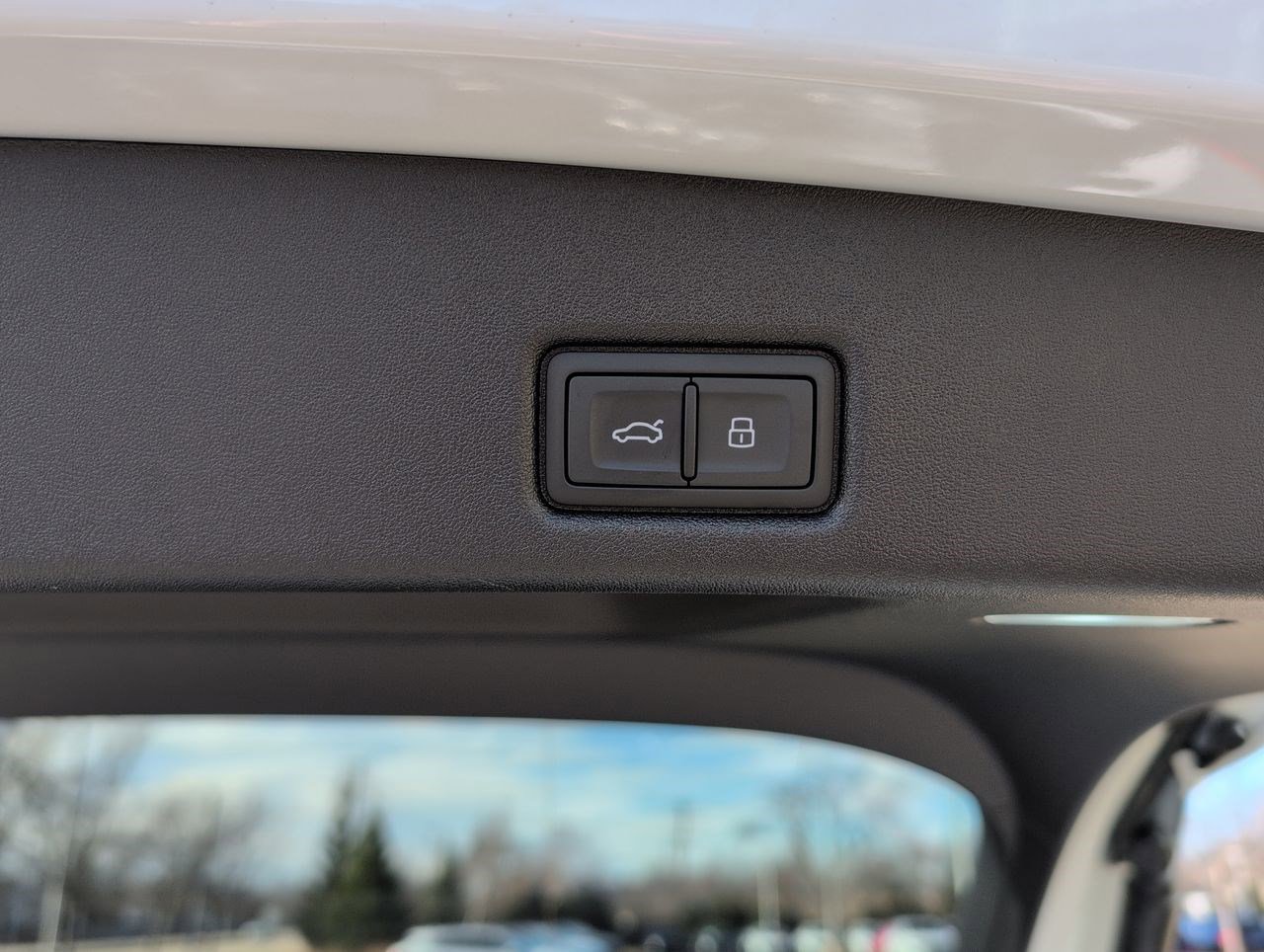 New 2025 Audi SQ5 Premium Plus image 32