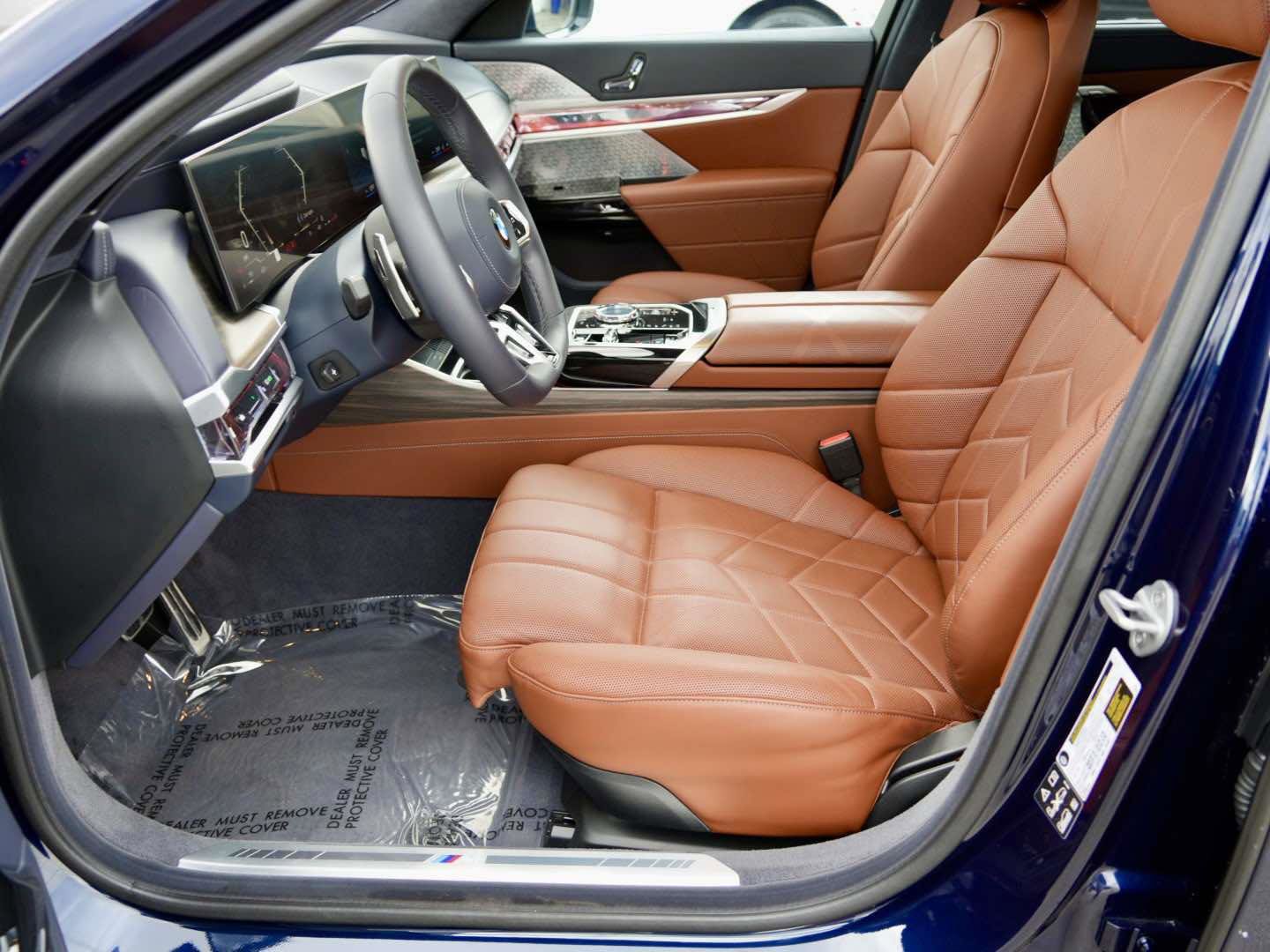 Used 2025 BMW 760i xDrive w/ Executive Package image 19