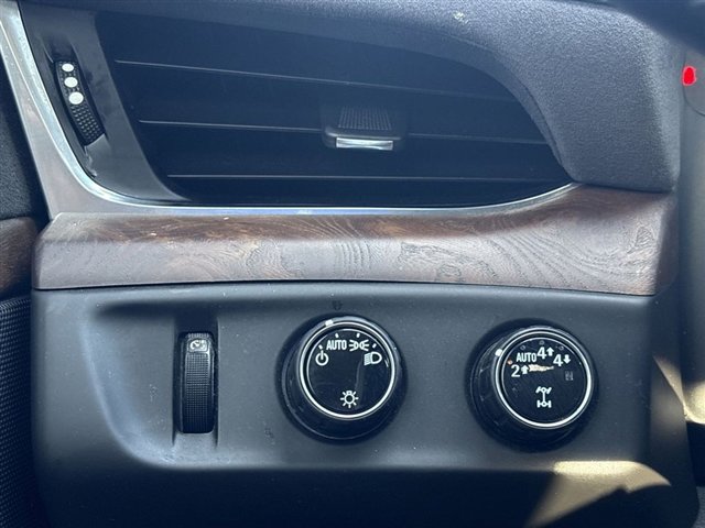 Used 2017 Cadillac Escalade Luxury image 17