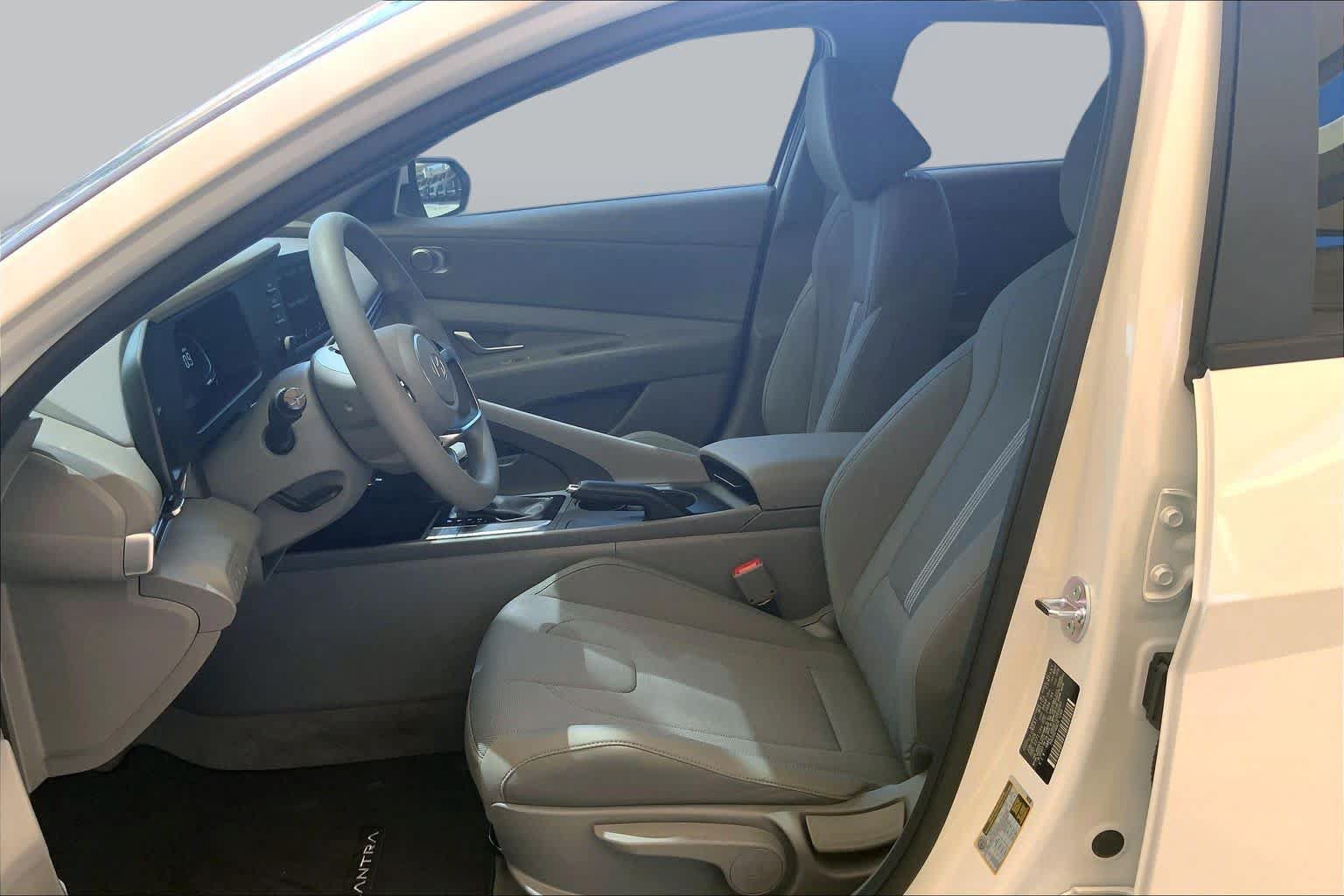 New 2026 Hyundai Elantra SE FWD image 7