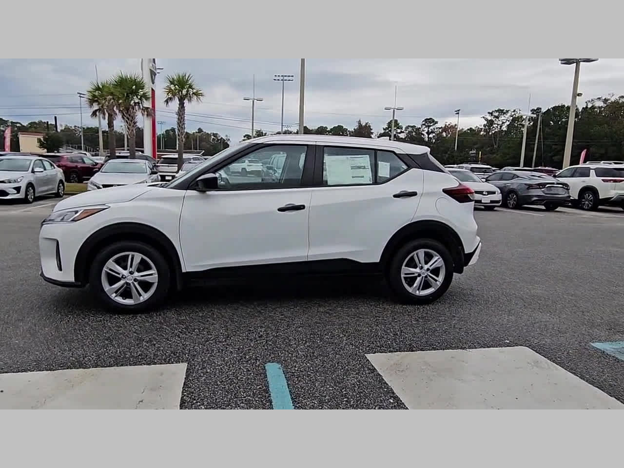 New 2025 Nissan Kicks Play S image 27