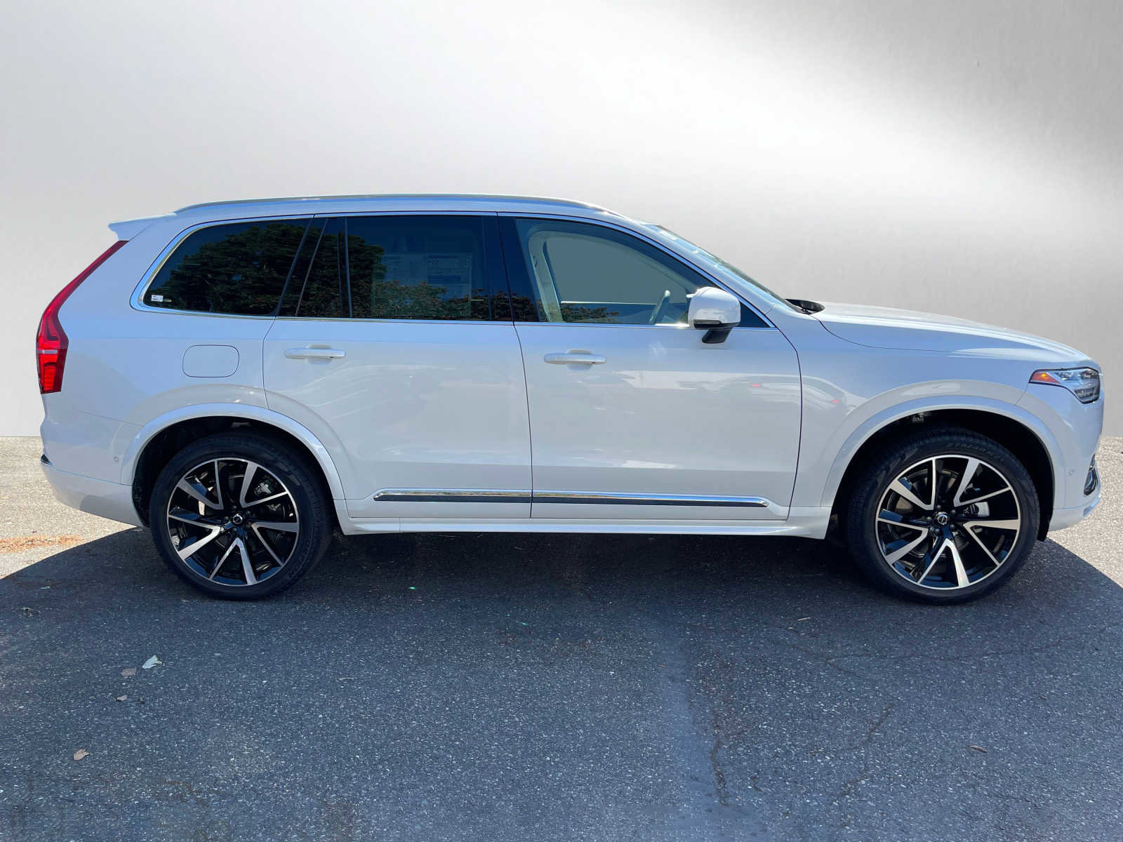 Used 2023 Volvo XC90 B6 Plus w/ Protection Package Premier image 8