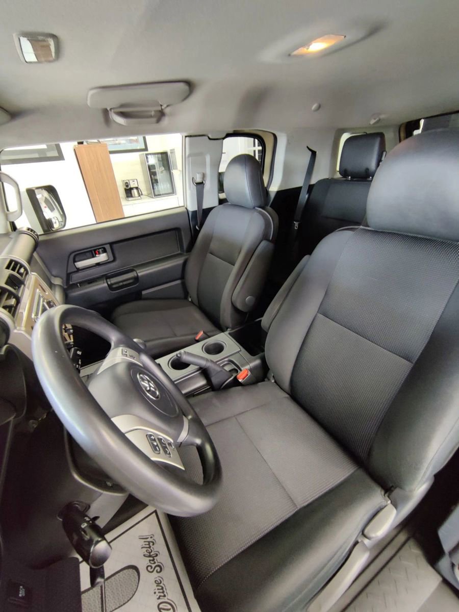 Used 2014 Toyota FJ Cruiser 4WD w/ Convenience Package image 14