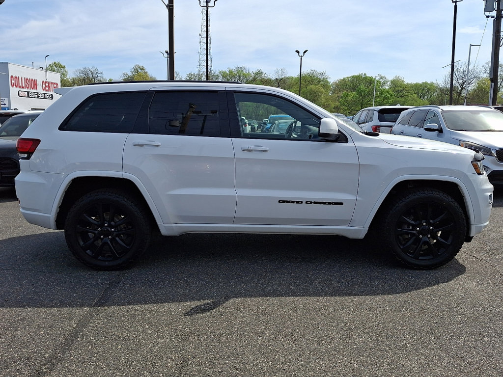 Used 2018 Jeep Grand Cherokee Altitude AWD/4WD image 6