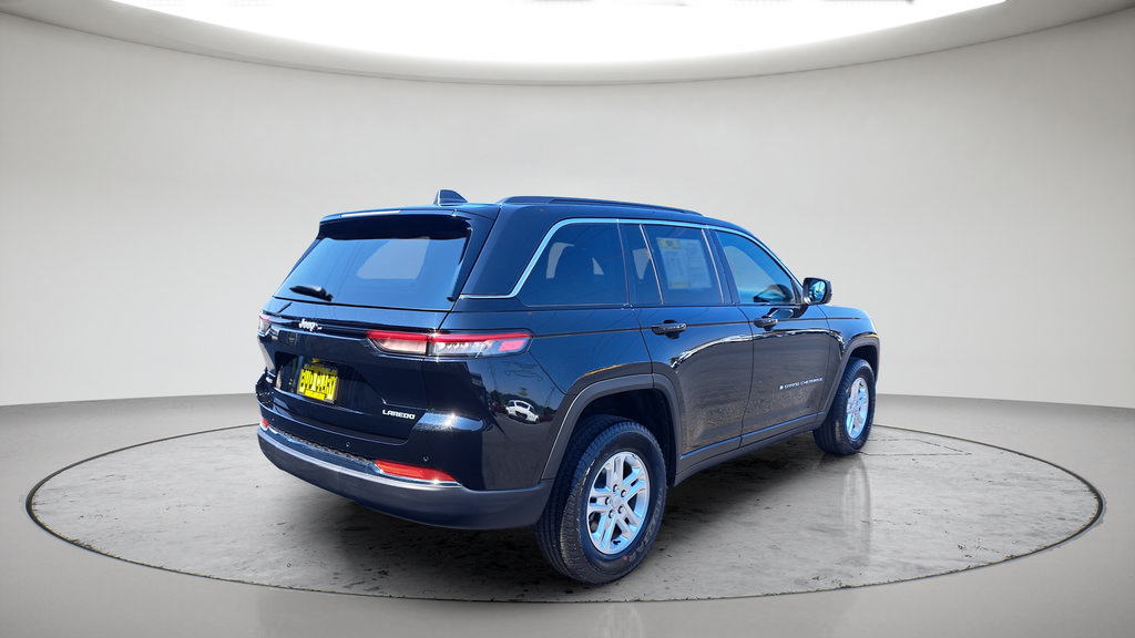 Used 2025 Jeep Grand Cherokee Laredo AWD/4WD image 6