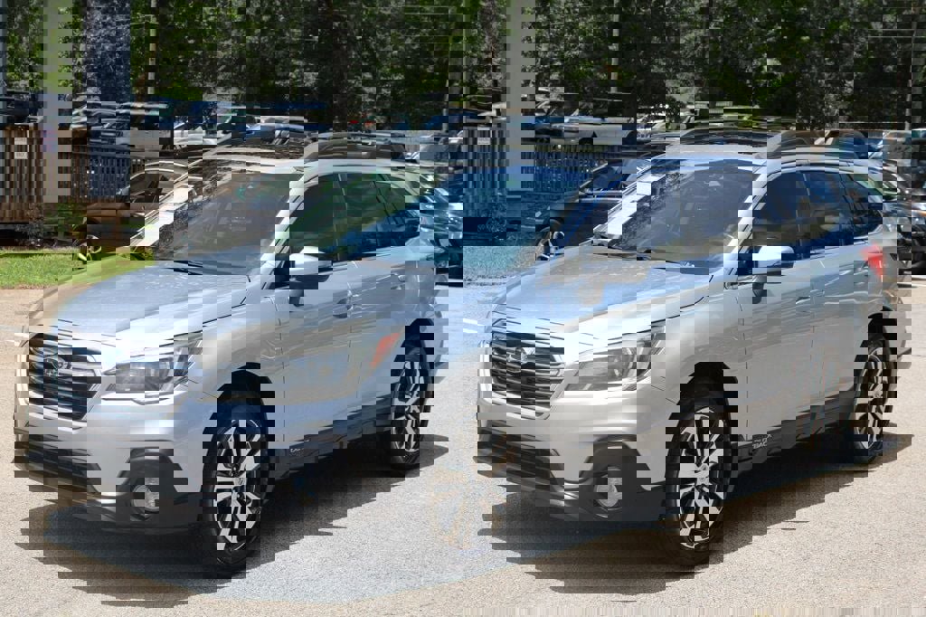 Used 2018 Subaru Outback 2.5i Limited image 3