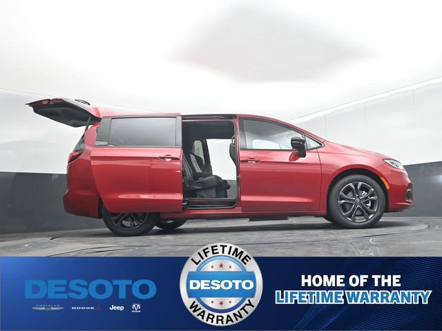 New 2026 Chrysler Pacifica Select image 70