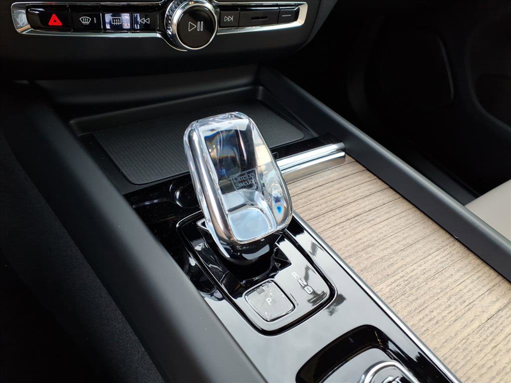 New 2026 Volvo XC60 B5 Plus w/ Protection Package Premier image 18