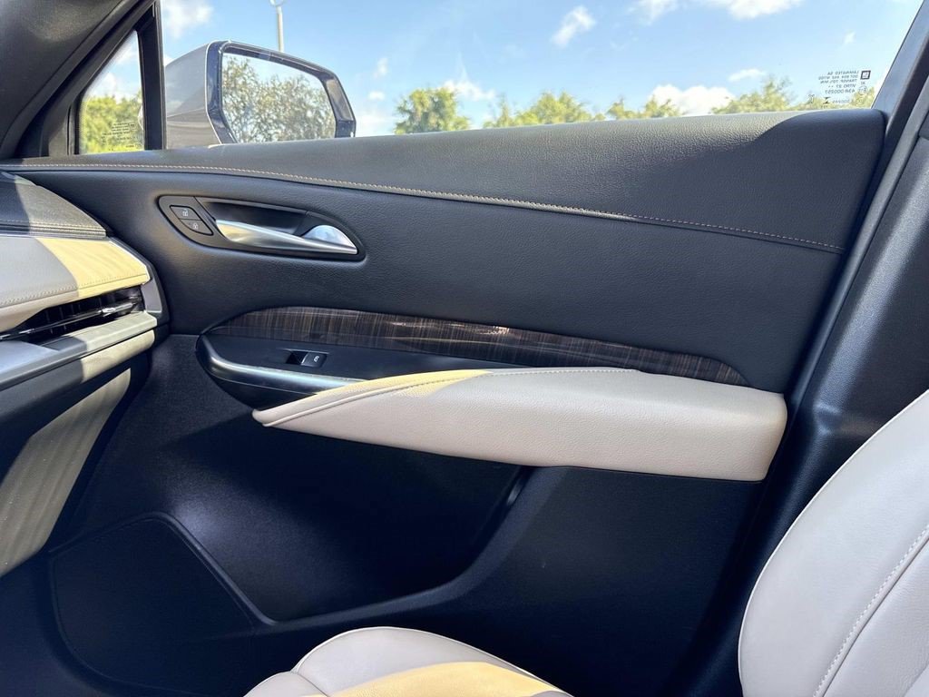 Certified 2024 Cadillac XT4 Premium Luxury w/ Active Safety Package FWD image 18