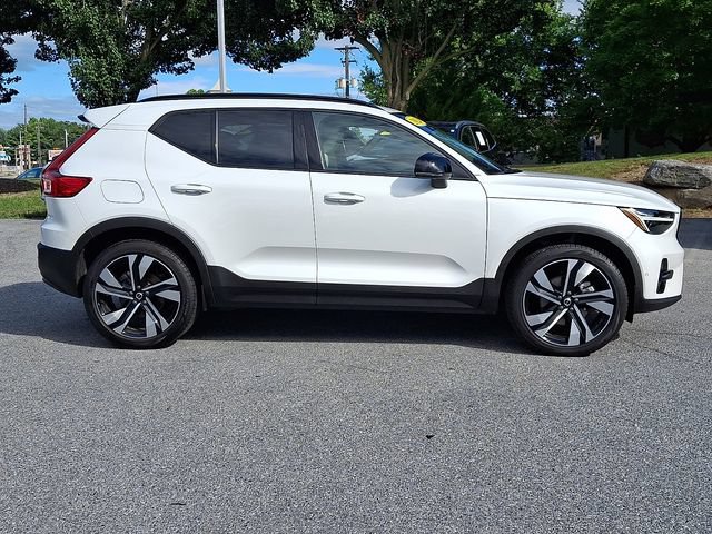 Certified 2024 Volvo XC40 B5 Plus w/ Protection Package Premier AWD/4WD image 7