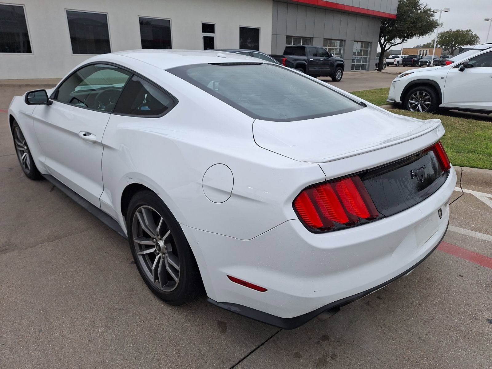 Used 2017 Ford Mustang Premium image 4