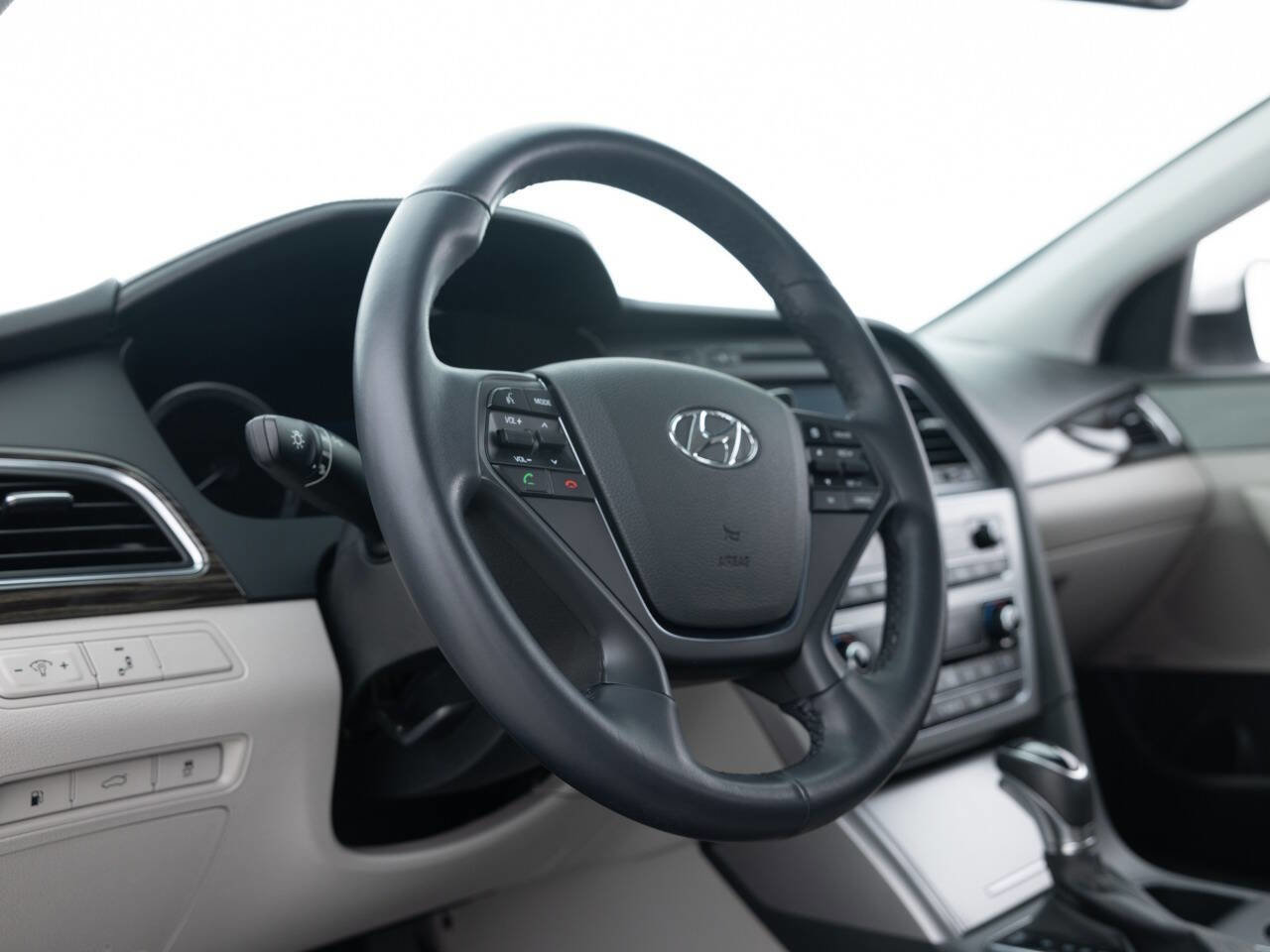 Used 2017 Hyundai Sonata Limited w/ Tech Package 03 FWD image 23