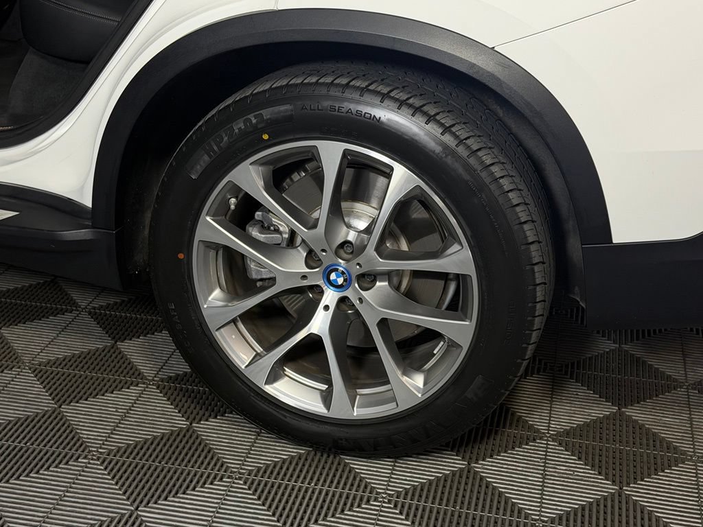 Used 2025 BMW X5 xDrive50e AWD/4WD image 12