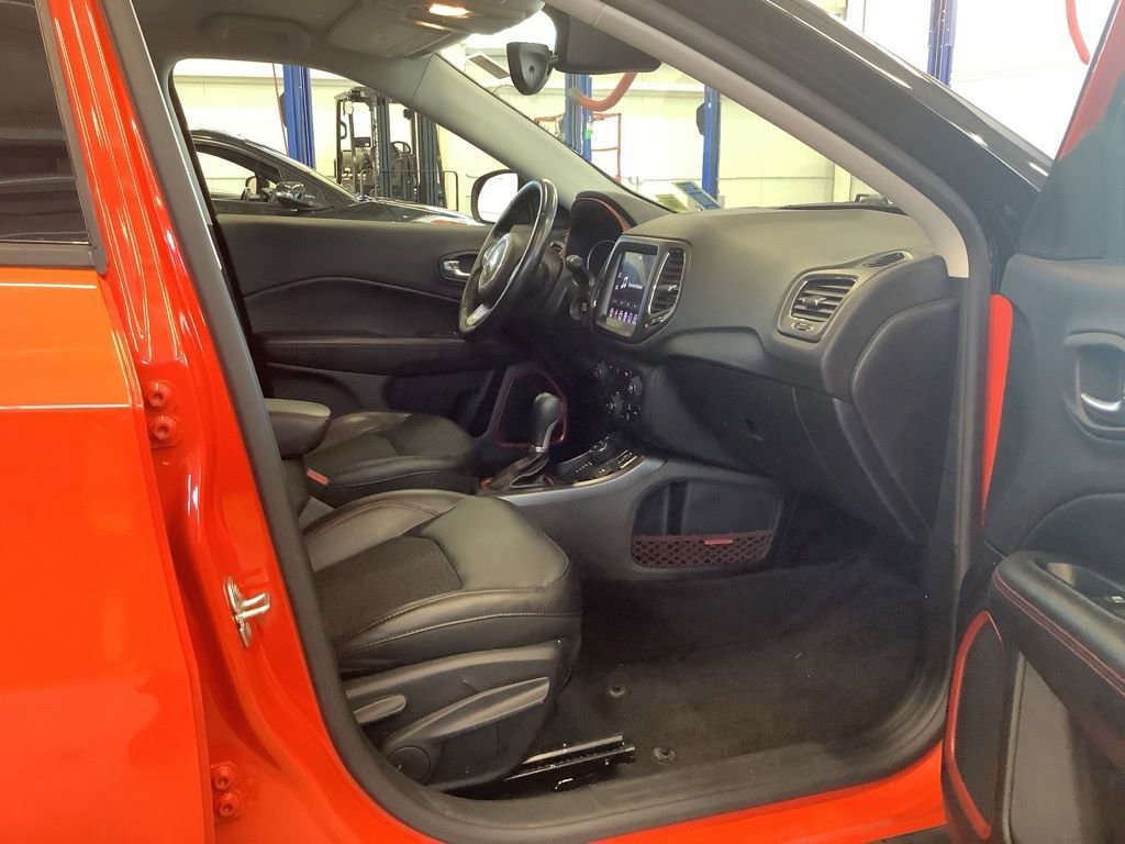 Used 2018 Jeep Compass Trailhawk w/ Cold Weather Group AWD/4WD image 11