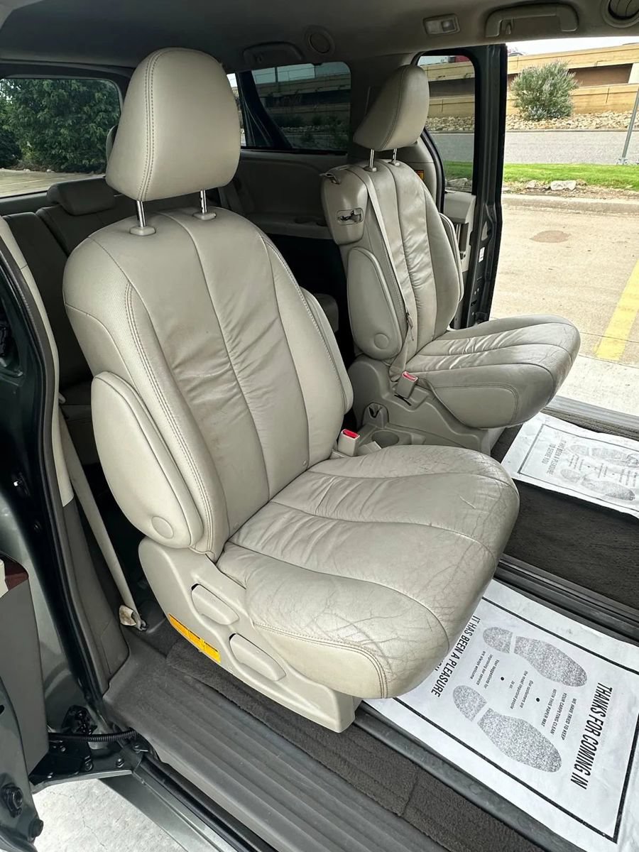 Used 2011 Toyota Sienna XLE w/ XLE Navigation Pkg FWD image 10