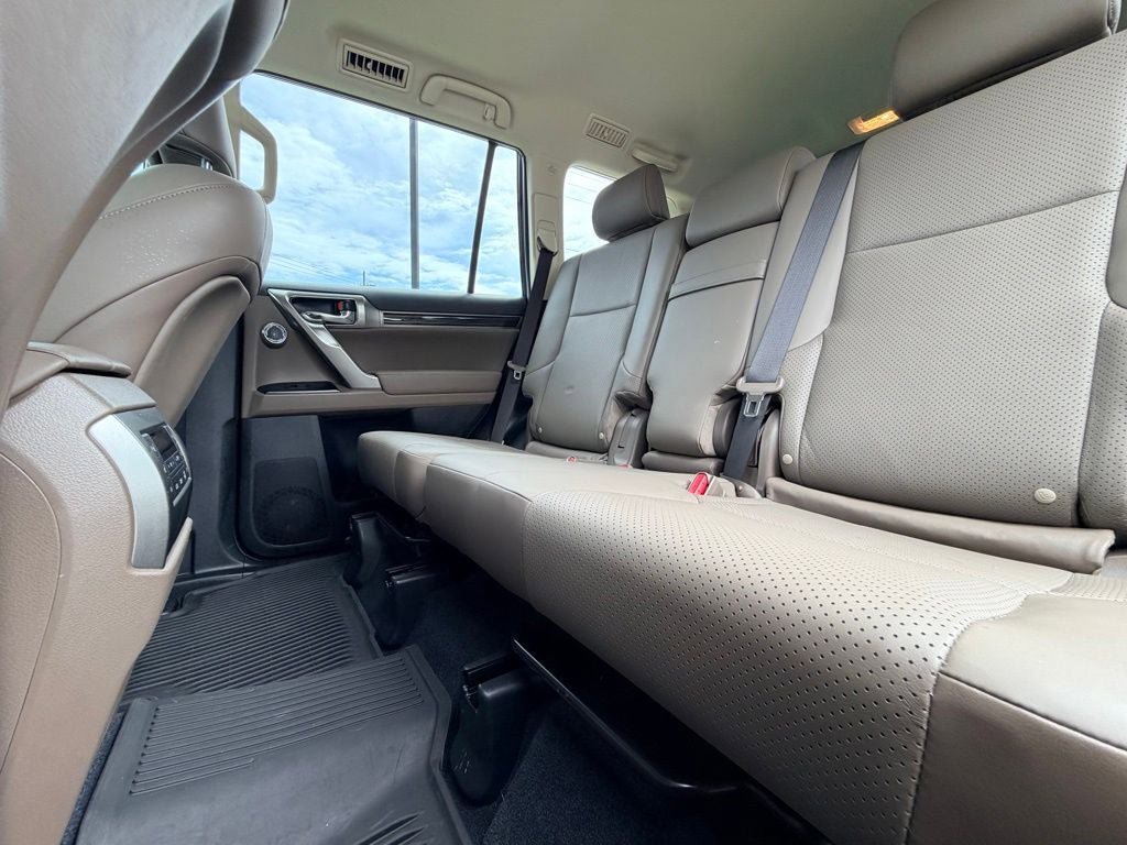 Used 2022 Lexus GX 460 Luxury w/ Accessory Package AWD/4WD image 17