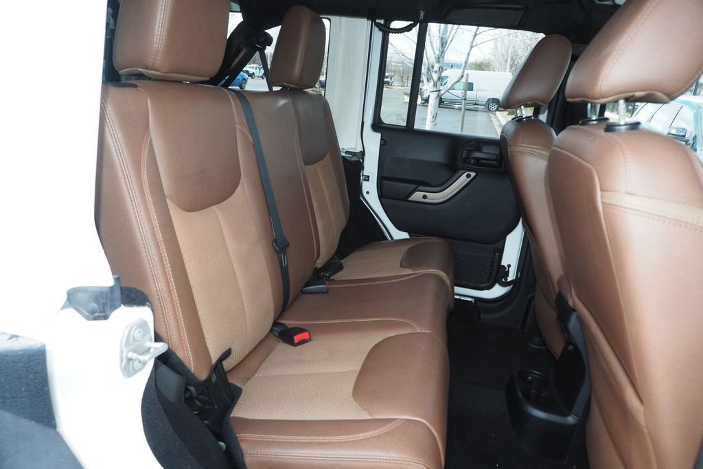 Used 2017 Jeep Wrangler Unlimited Sahara AWD/4WD image 18