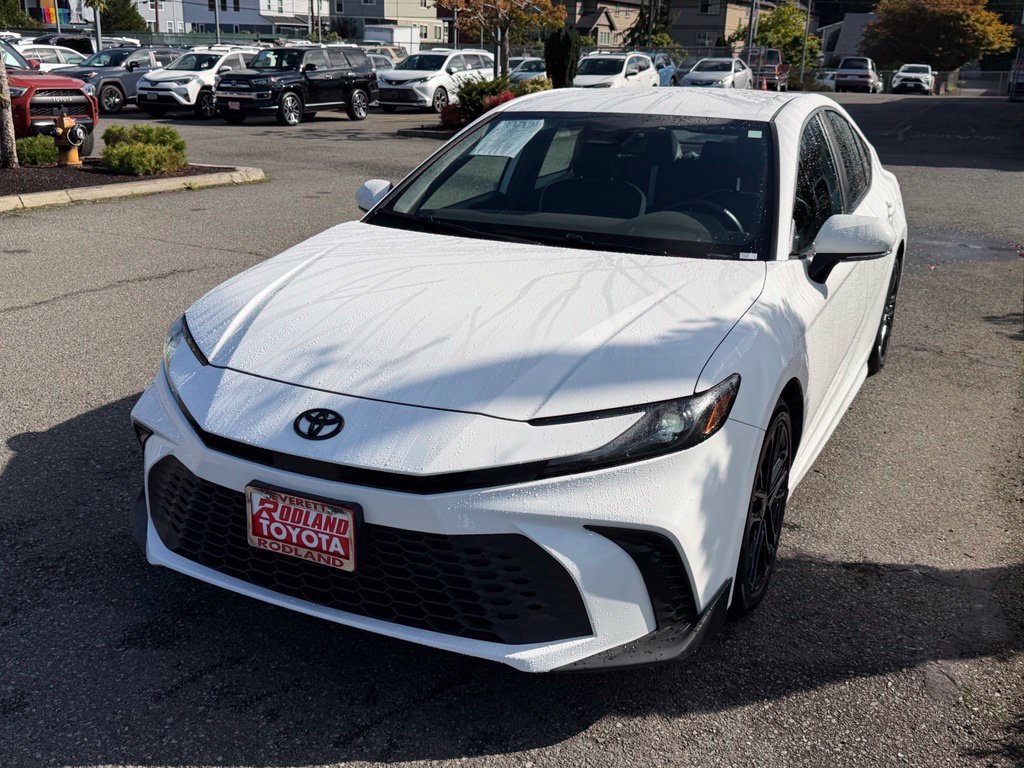 Certified 2025 Toyota Camry Hybrid FWD image 4