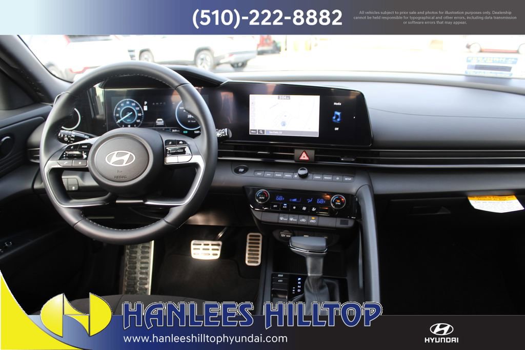Used 2025 Hyundai Elantra SEL image 16