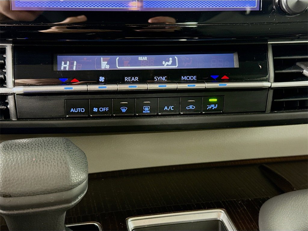 Used 2022 Toyota Sienna LE image 17