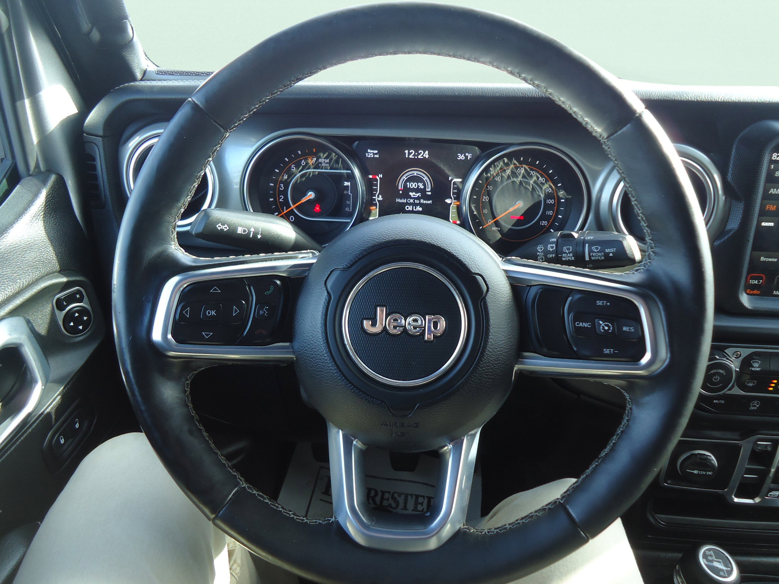 Used 2019 Jeep Wrangler Unlimited Sahara w/ Dual Top Group AWD/4WD image 12