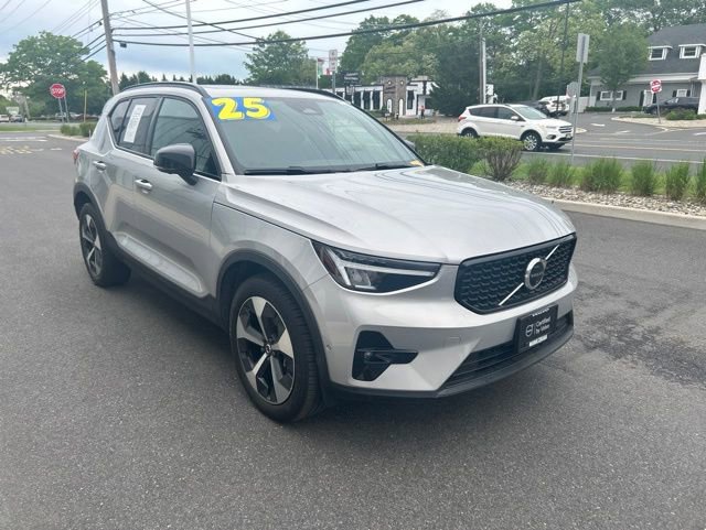Certified 2025 Volvo XC40 B5 Plus AWD/4WD image 6