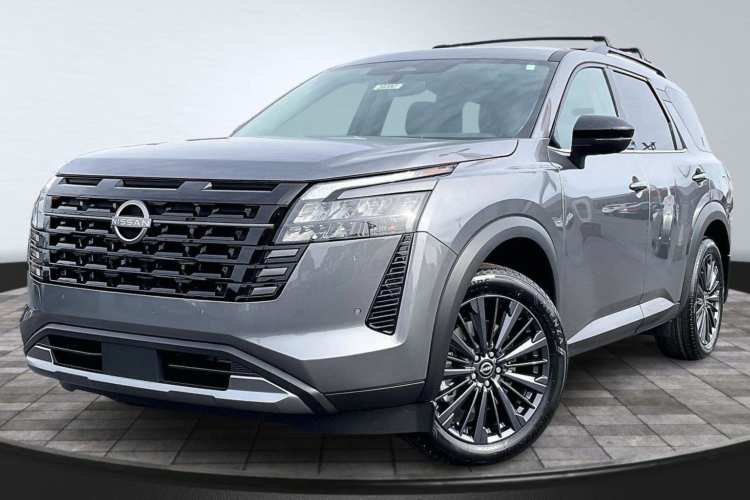 New 2026 Nissan Pathfinder SL image 2