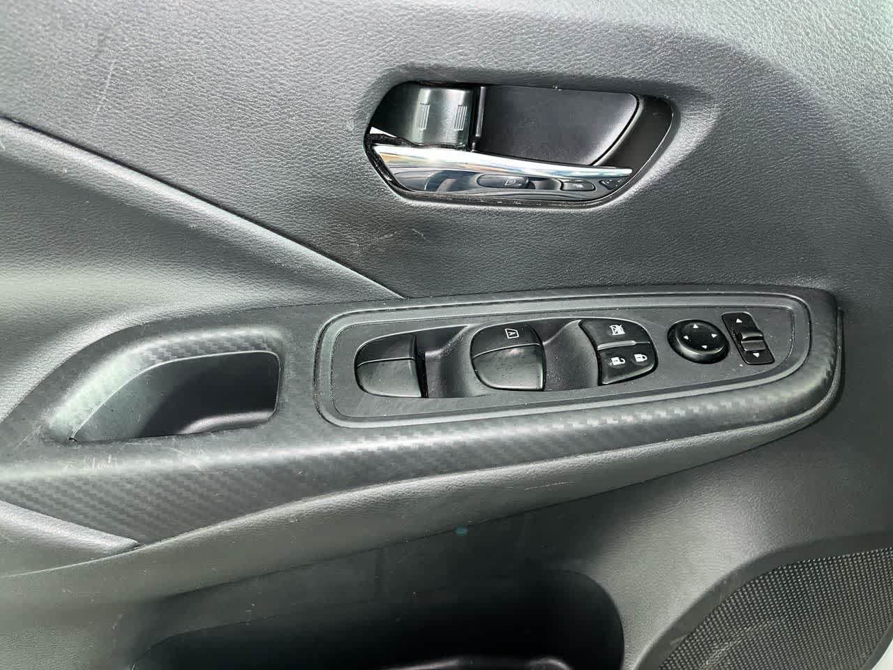 Used 2025 Nissan Versa SV FWD image 13