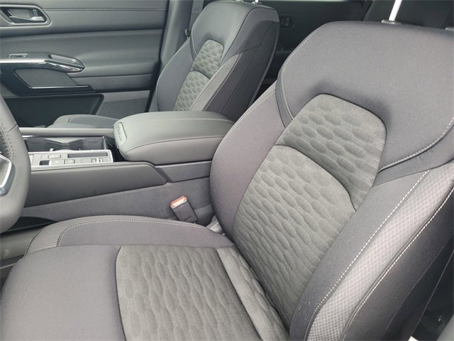 New 2025 Nissan Pathfinder SV image 8